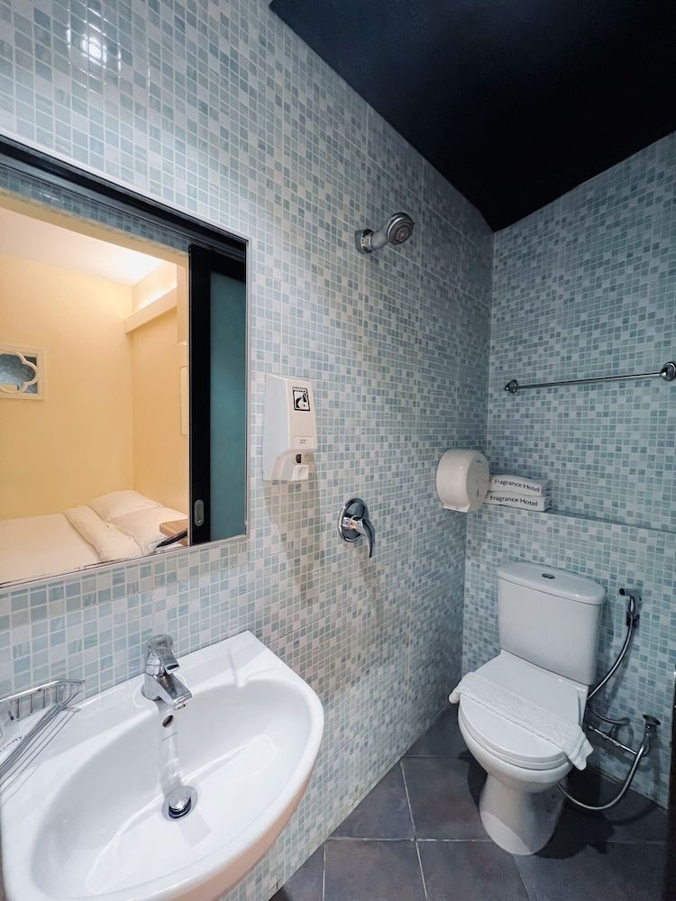 Fragrance Hotel - Classic Standard Double Room 13