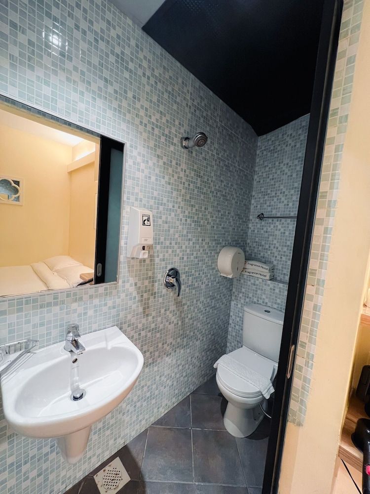Fragrance Hotel - Classic Standard Double Room 13