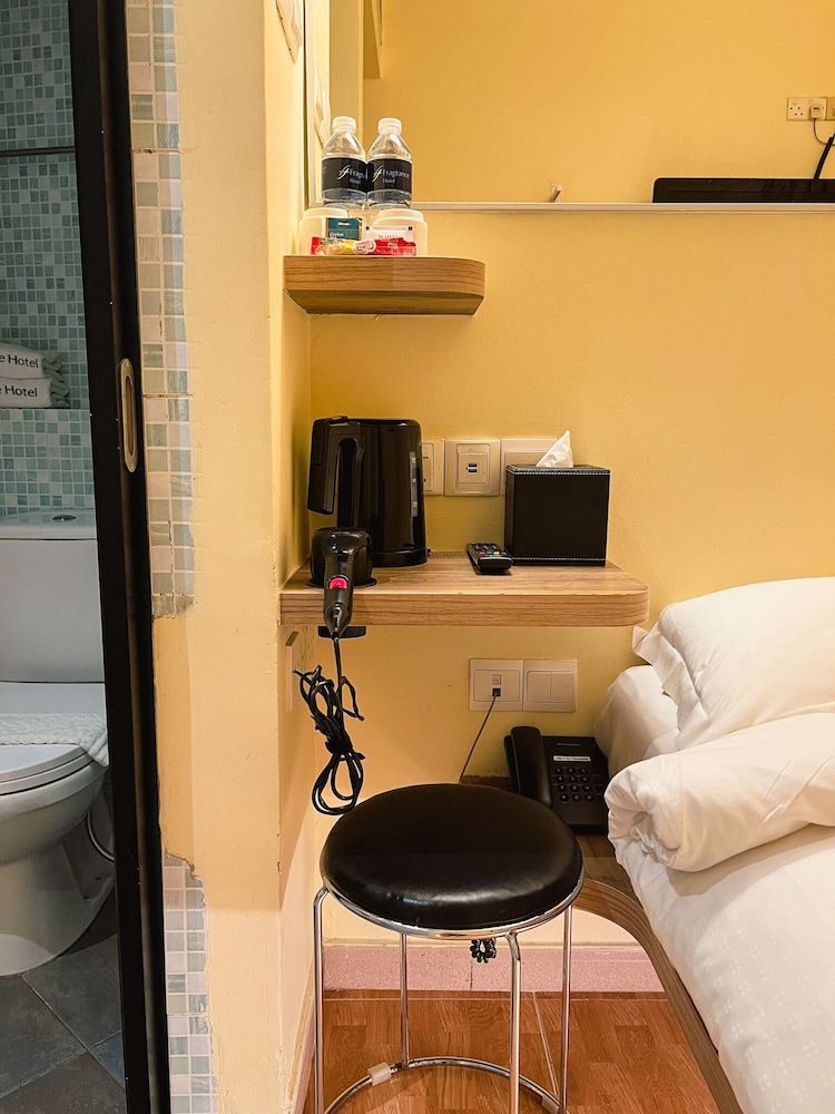 Fragrance Hotel - Classic Standard Double Room 18