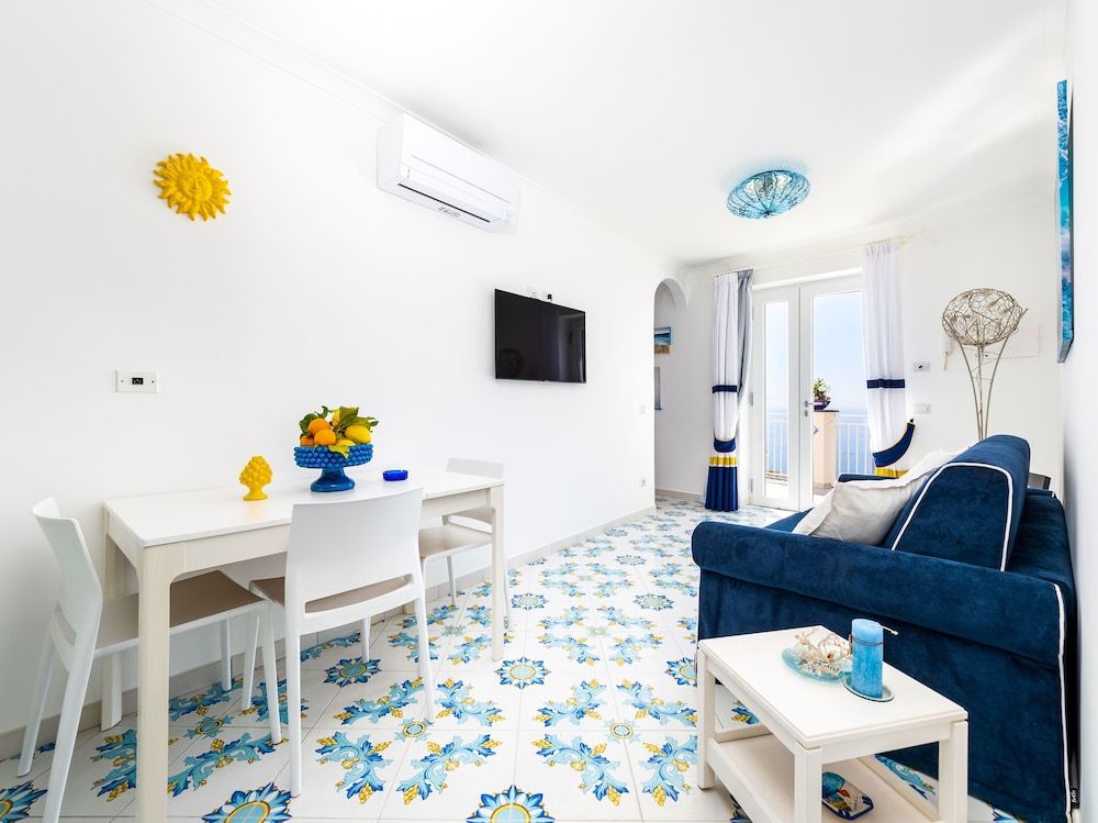 Blue Waves Panoramic Apartment 16