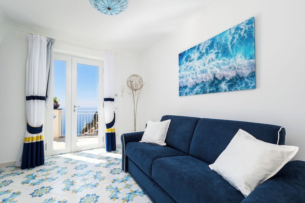 Blue Waves Panoramic Apartment 8