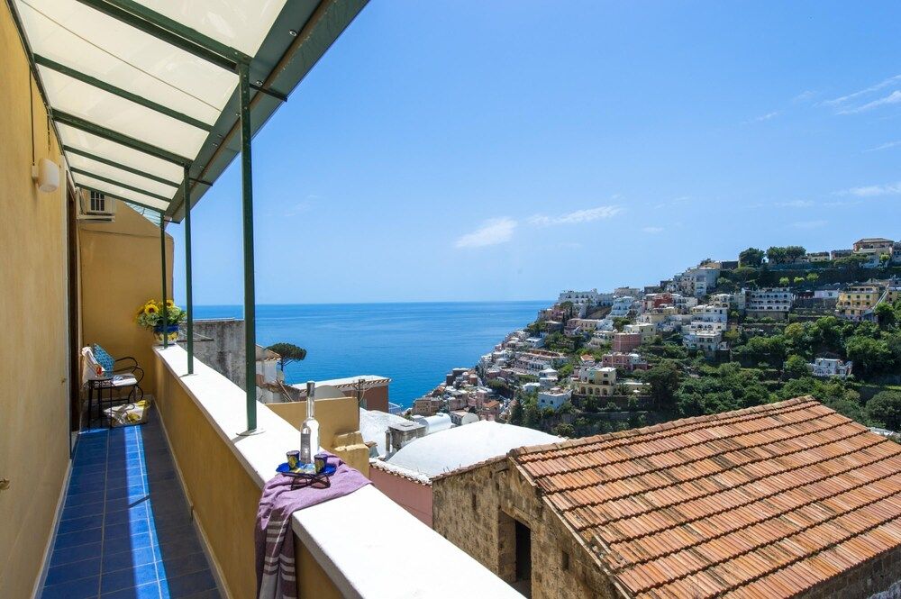 Amore Rentals - Casa Barbera A House, Smoking 11