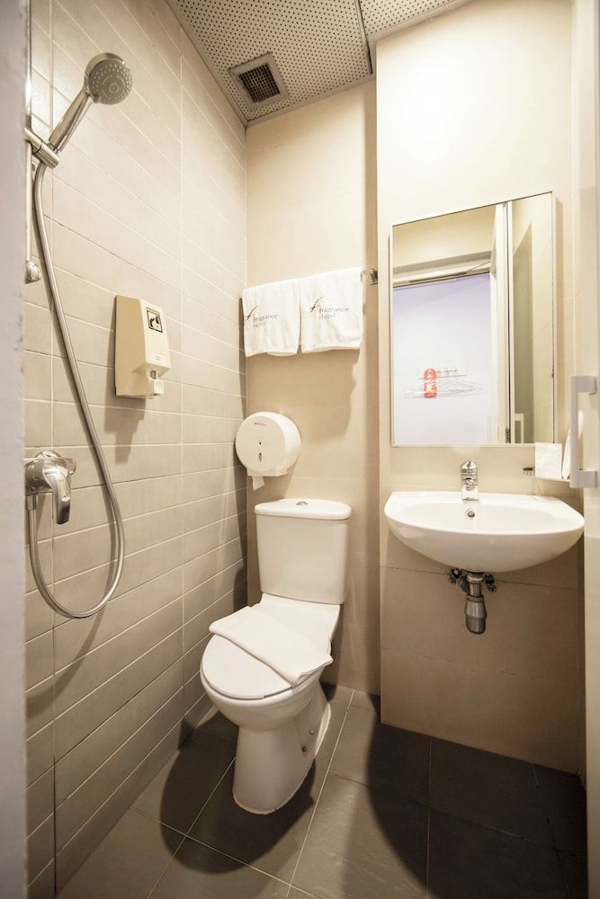 Fragrance Hotel - Lavender Standard Double Room, No Windows 5