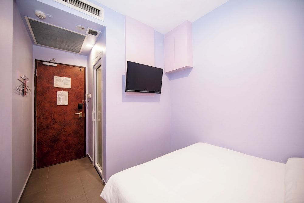 Fragrance Hotel - Lavender Standard Double Room, No Windows 7