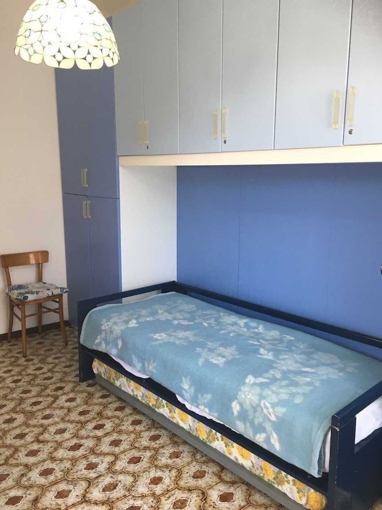 undefined Bouganville 5