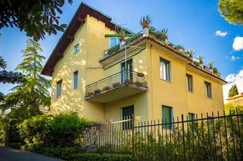 undefined Michelle 2