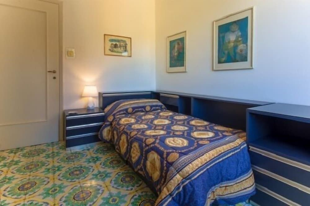 undefined Michelle 5