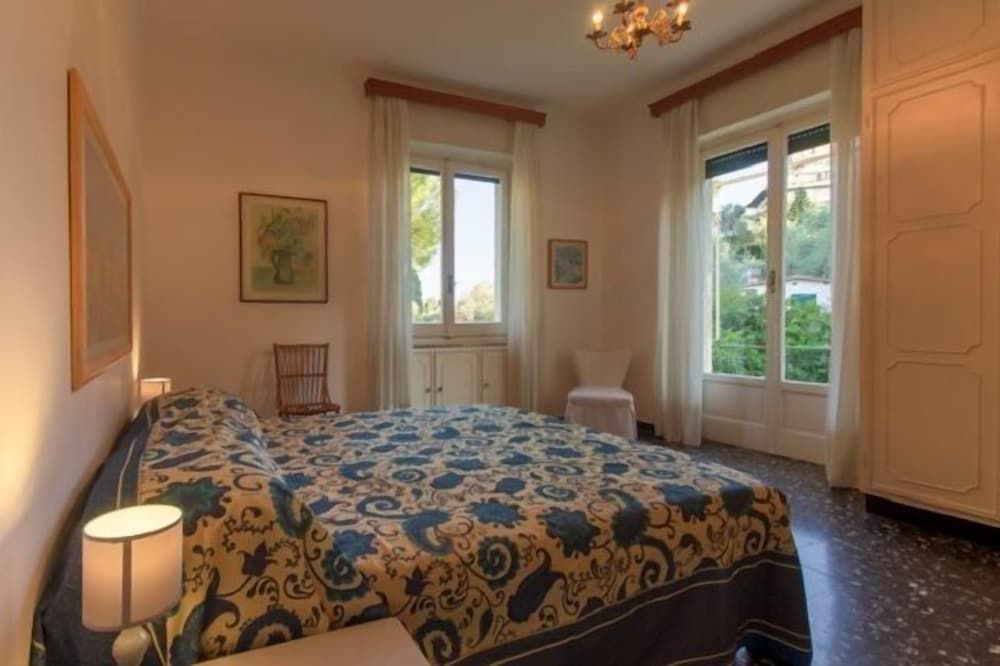 undefined Michelle 7