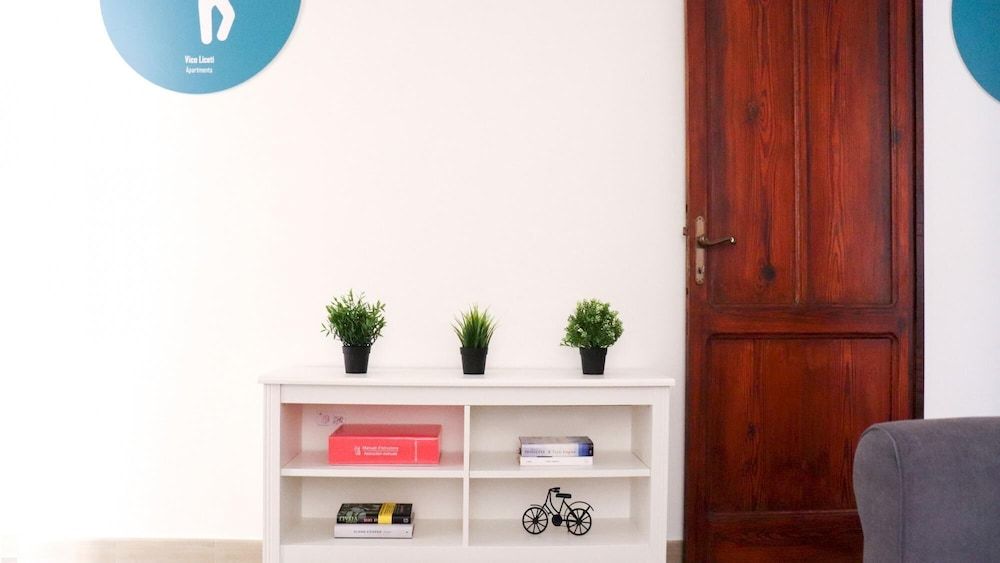 undefined Liceti 5 B 7