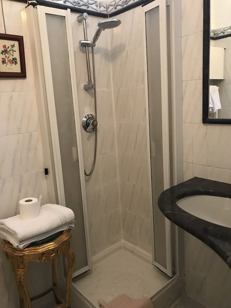 undefined Hotel Claridge 8