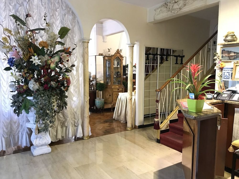 undefined Hotel Claridge 9