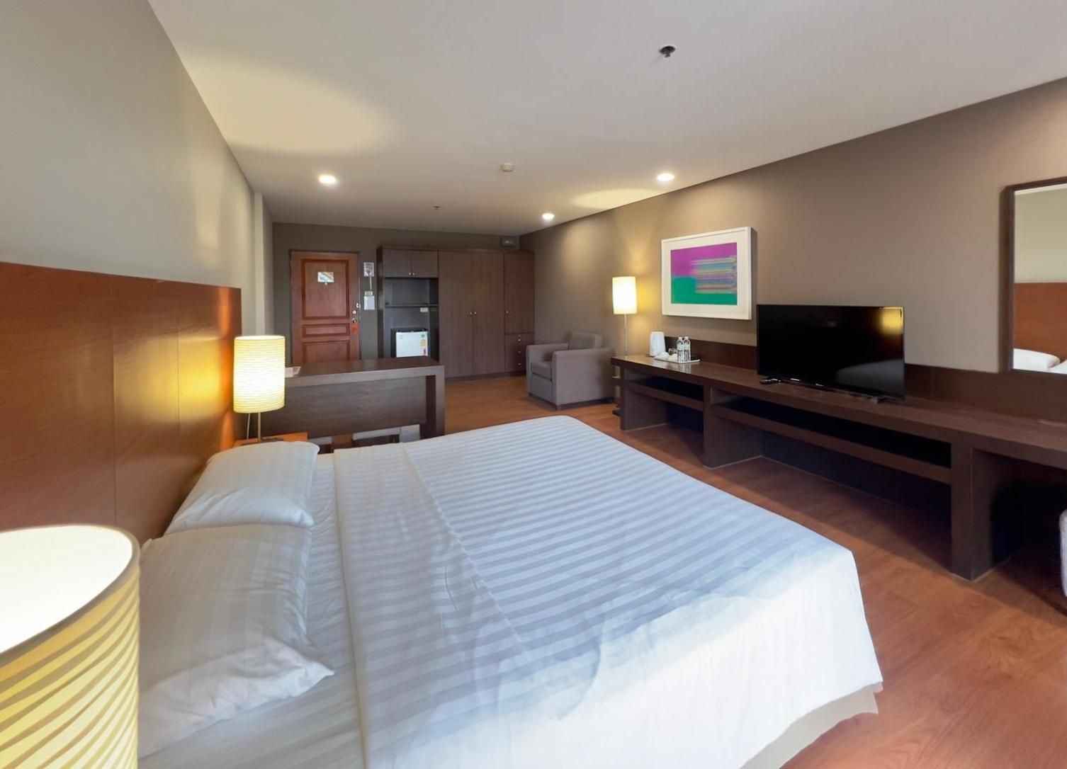 Grand Studio with King Bed