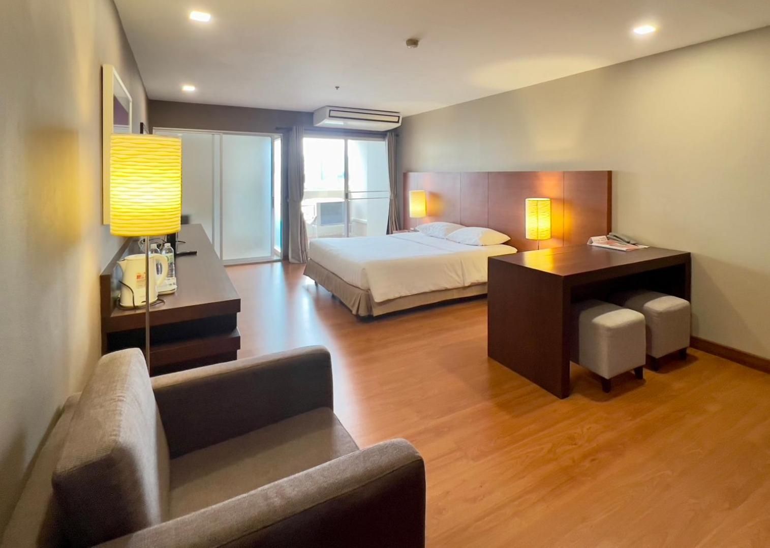 Grand Studio with King Bed