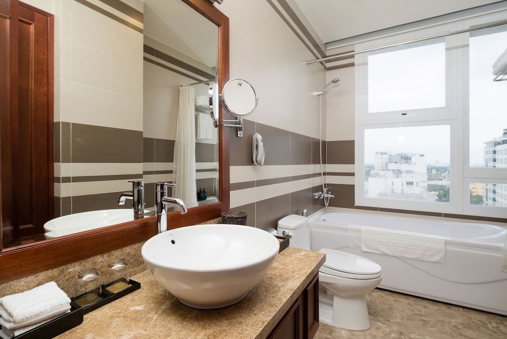 Nhat Ha L'Opera Hotel Premium Deluxe, City View 5