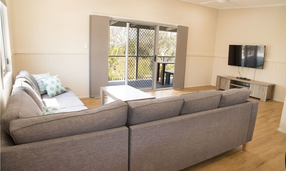 Halifax Holiday Park 4 Bedroom Deluxe Villa 8