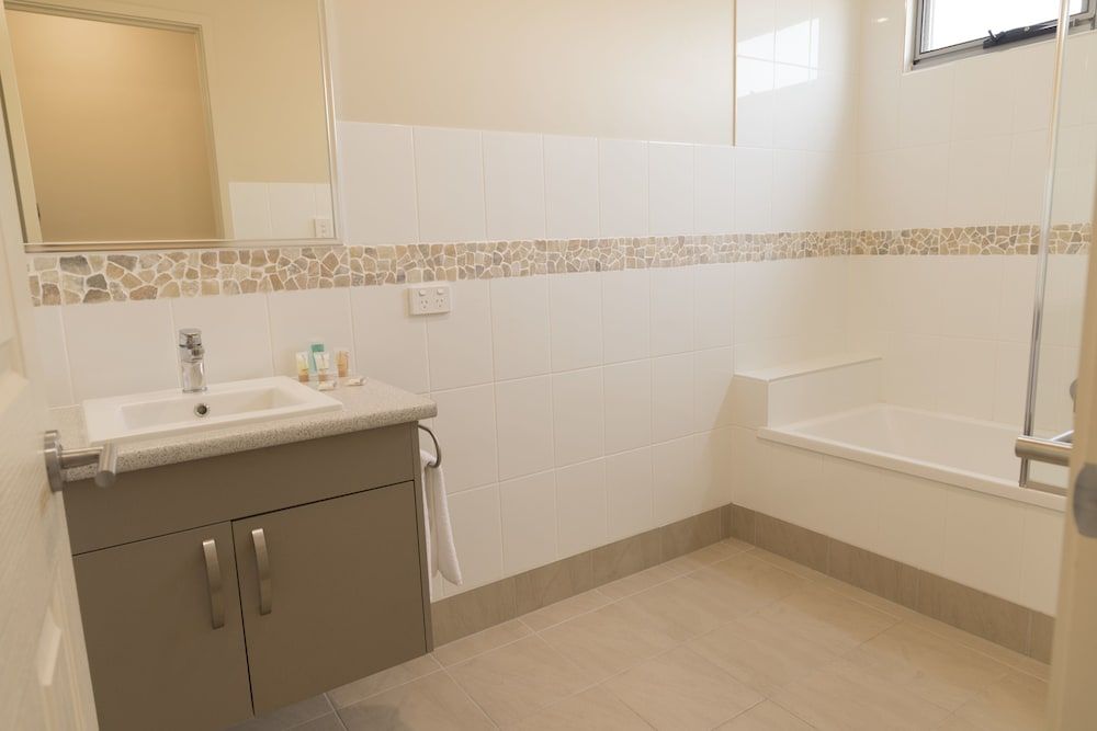 Halifax Holiday Park 4 Bedroom Deluxe Villa 7