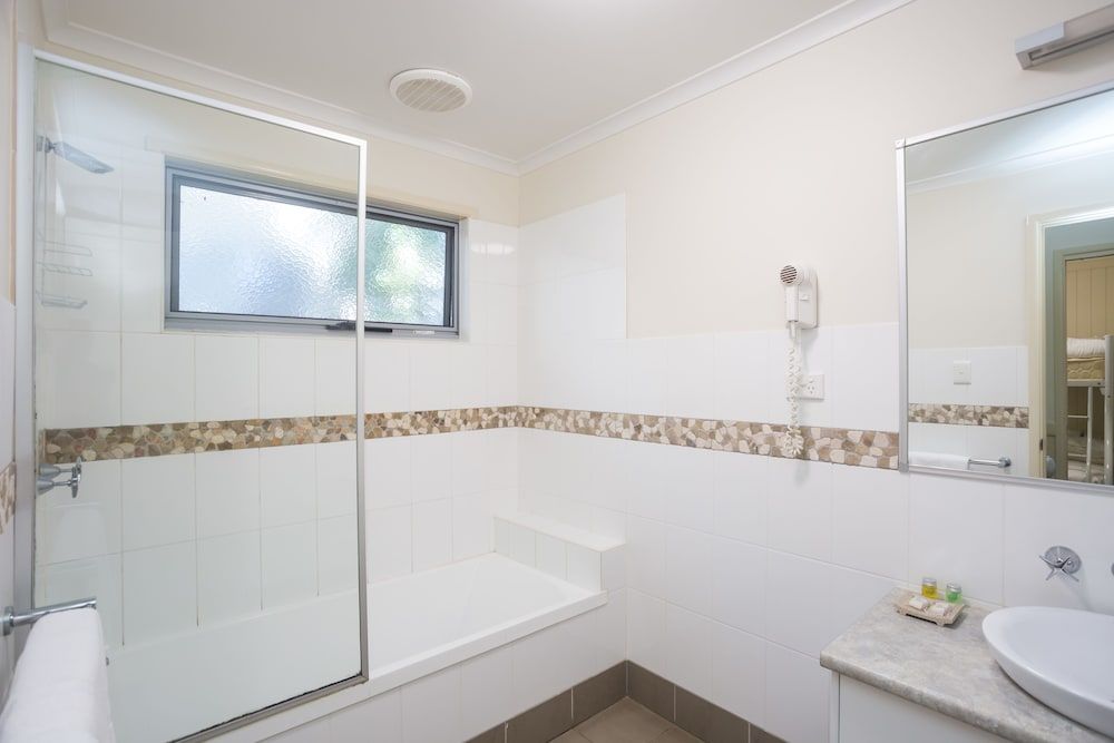 Fingal Bay Holiday Park 3 Bedroom Deluxe House 4