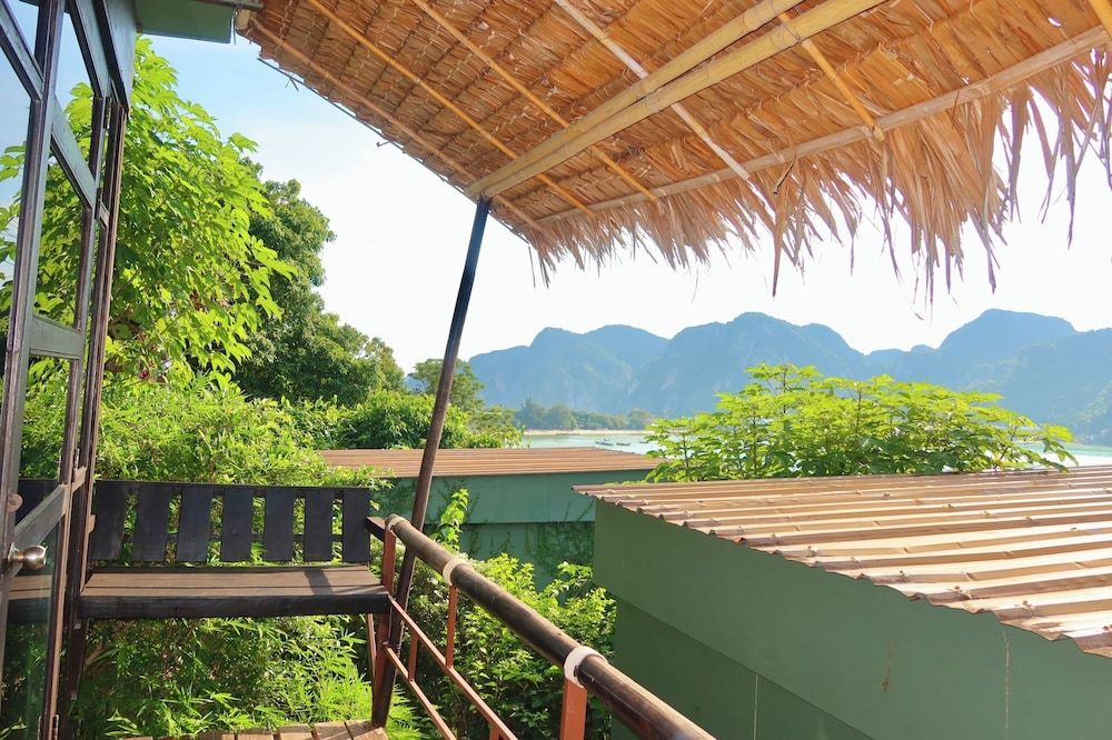 Phi Phi Sea Sky Resort Superior Bungalow 7