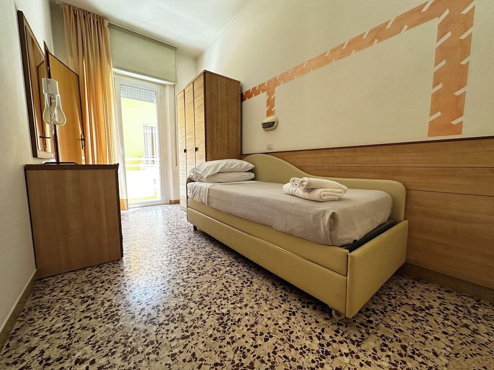 Basic Single Room, Air conditioning, Courtyard View