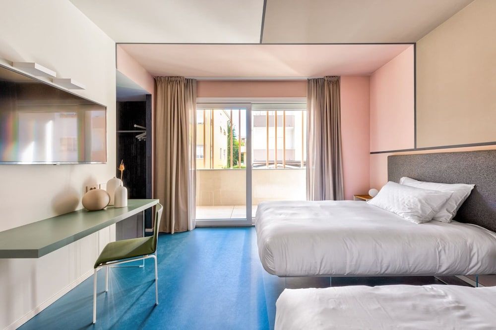 Open Hotel