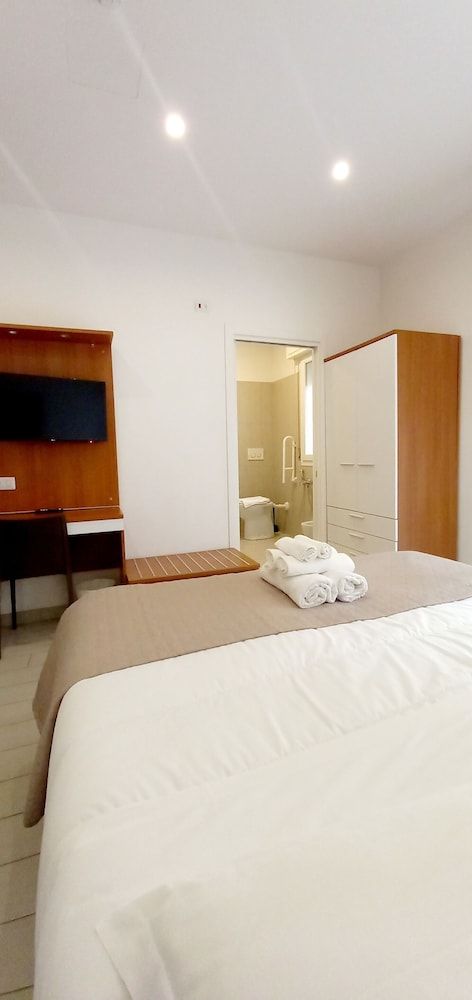 Classic Triple Room, Mobility Accessible