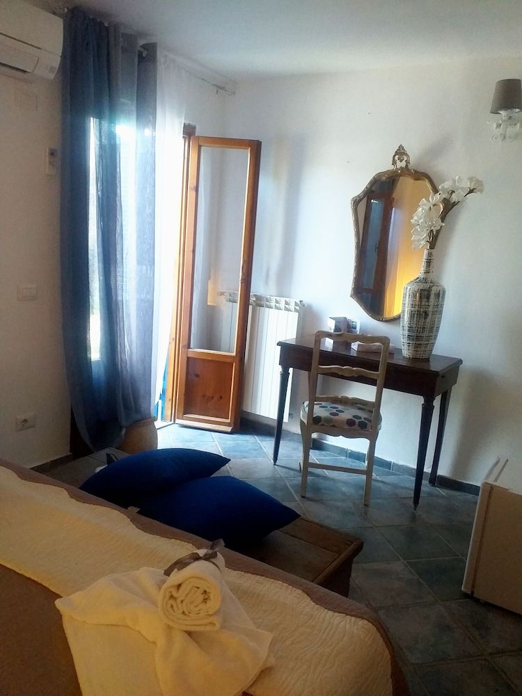 Baia D'Oro Superior Double Room 12