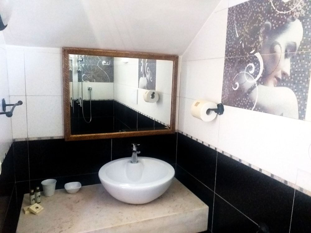 Baia D'Oro Basic Double Room 3