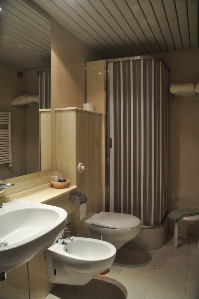 Hotel Fiorenza Quadruple Room 2