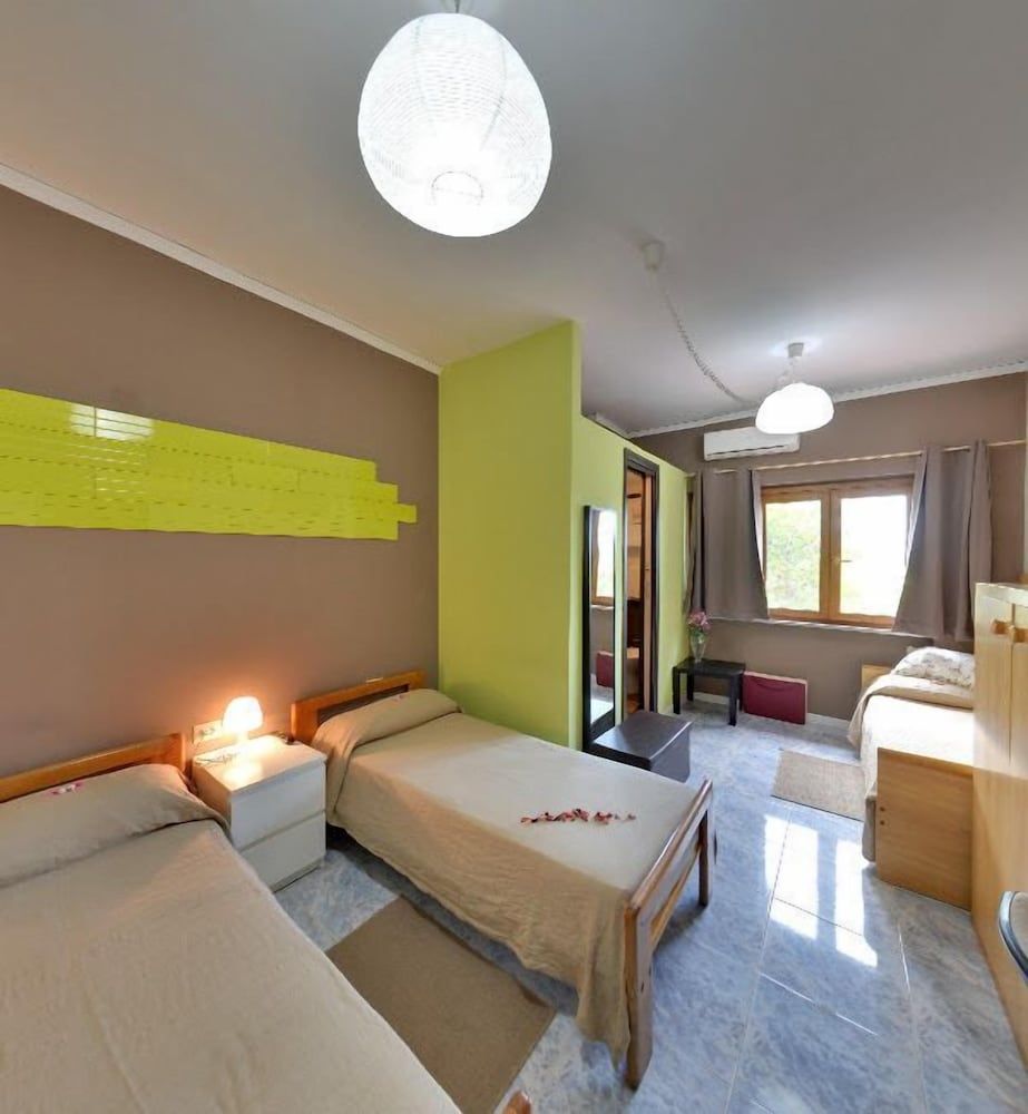 Alborada Triple Room 2