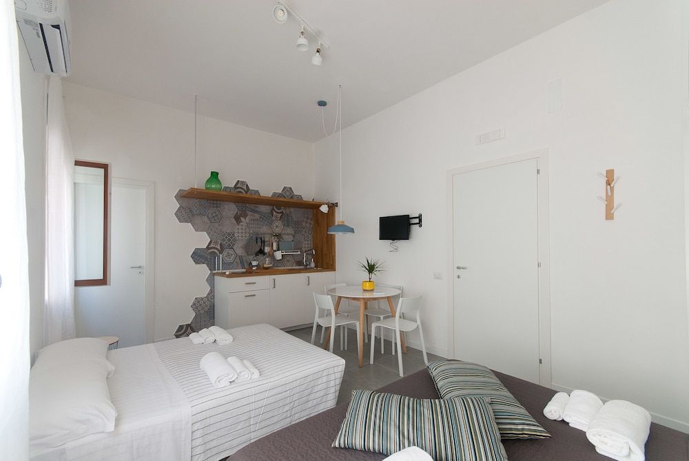 Capofortuna B&B Deluxe Room, Kitchen 2