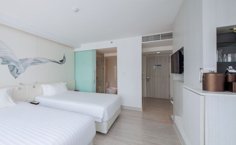 Centara Watergate Pavilion Hotel Bangkok Superior Twin Room, City View 4