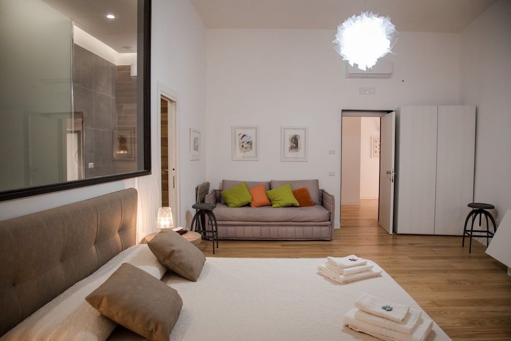 La Dimora Del Barone Comfort Suite (Portanova) 4