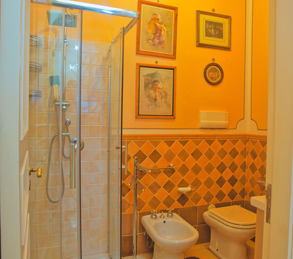 B&B Flora House Triple Room, Private Bathroom (External) 9