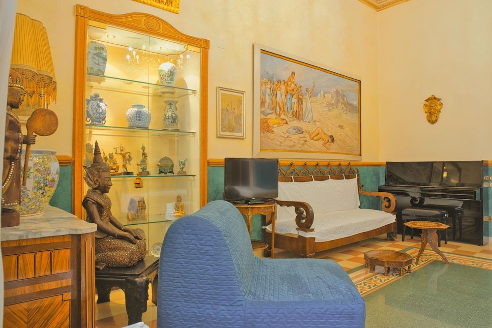 B&B Flora House Triple Room, Private Bathroom (External) 13