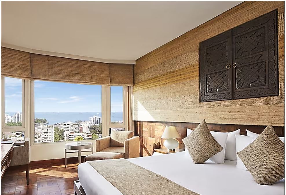 Deluxe Room City View Queen bed