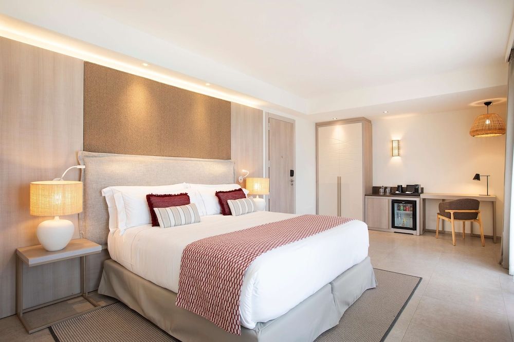 Deluxe Room, 1 King Bed, Sea View