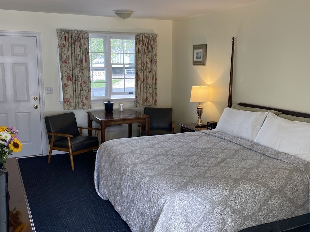 Standard Room, 1 King Bed