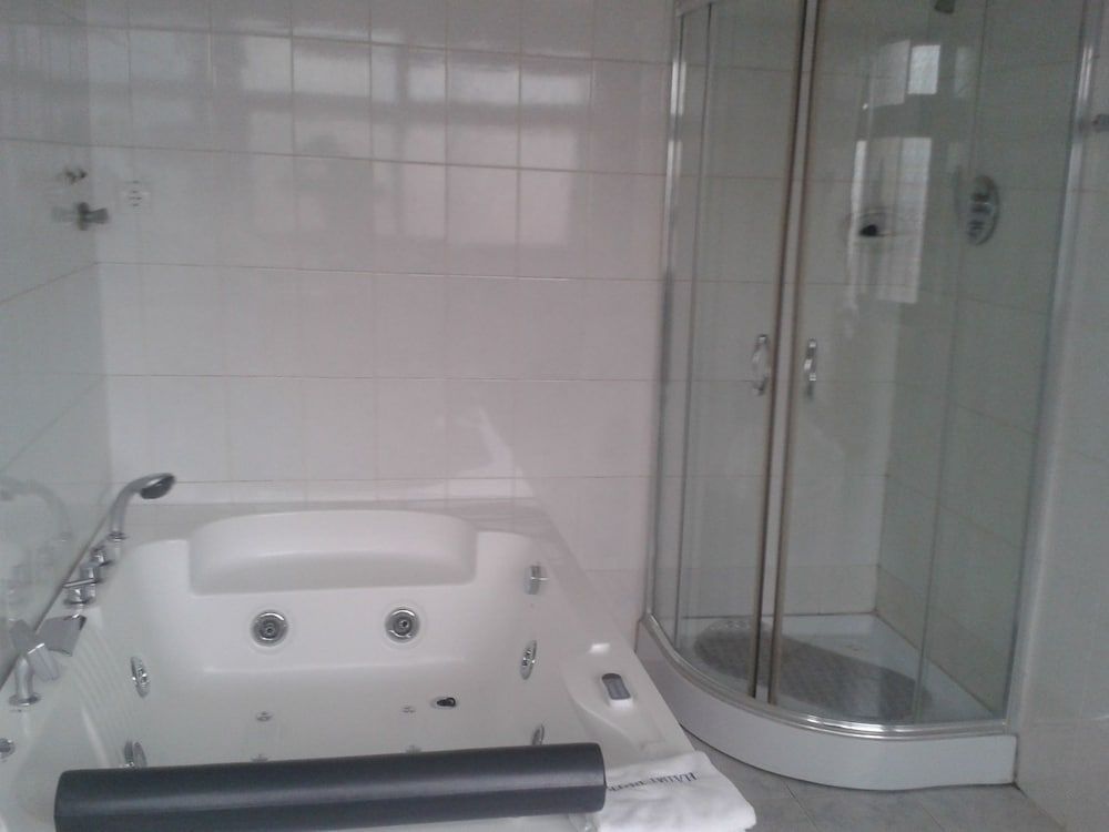 Haimi Apartment Hotel Suite, Jetted Tub 5