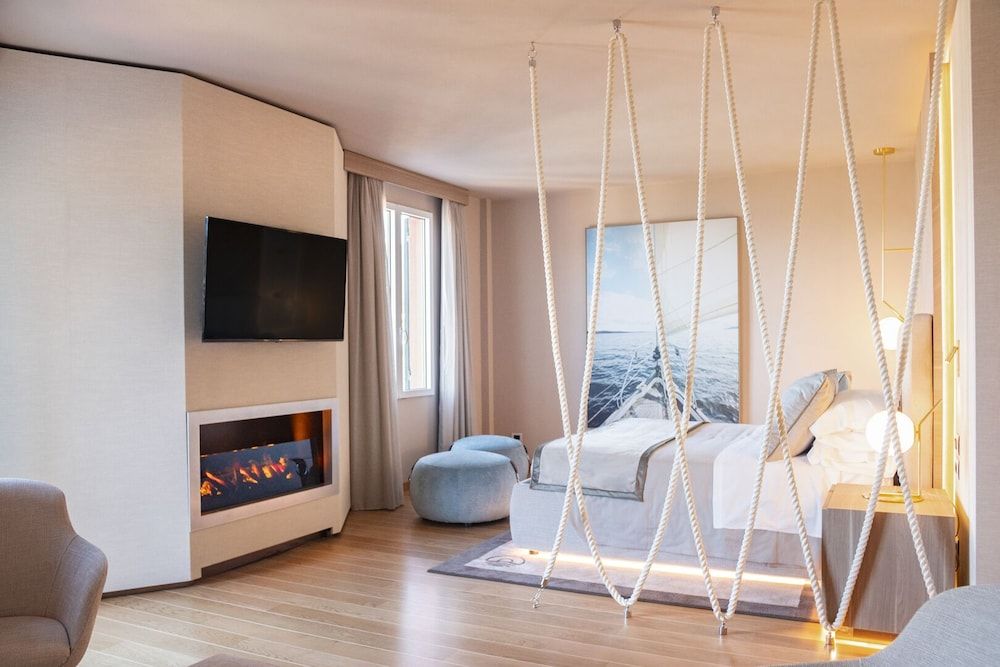 Miramare Suites One-bedroom Suite Luxury with Balcony sea view on the Baia delle Favole 4