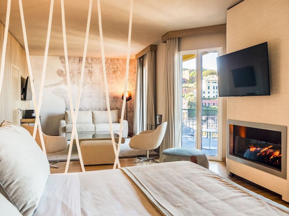 Miramare Suites One-bedroom Suite Luxury with Balcony sea view on the Baia delle Favole