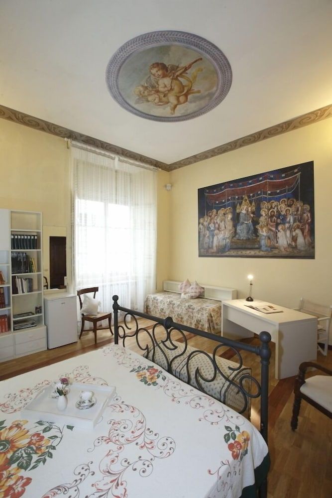 Residenza d'Epoca Montanini Deluxe Room, Courtyard View 4