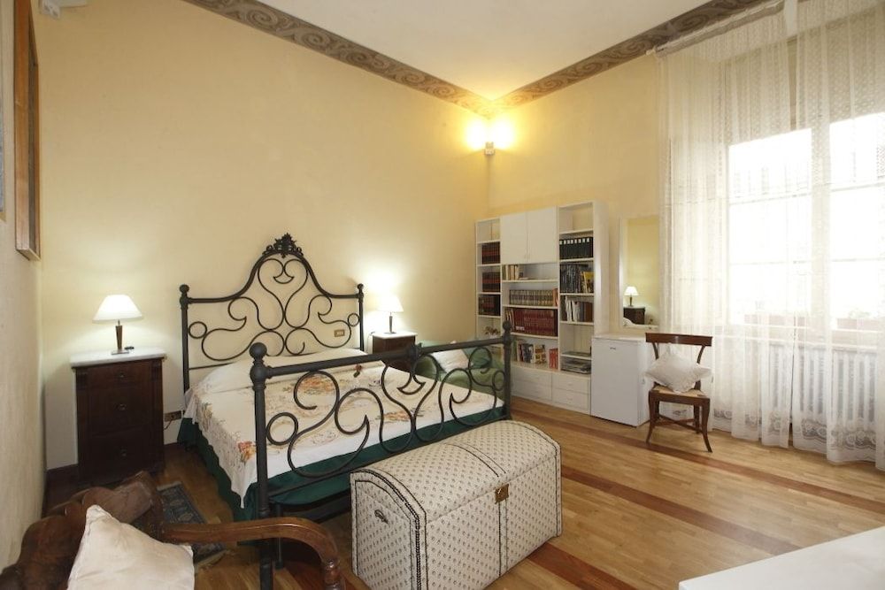 Residenza d'Epoca Montanini Deluxe Room, Courtyard View 2