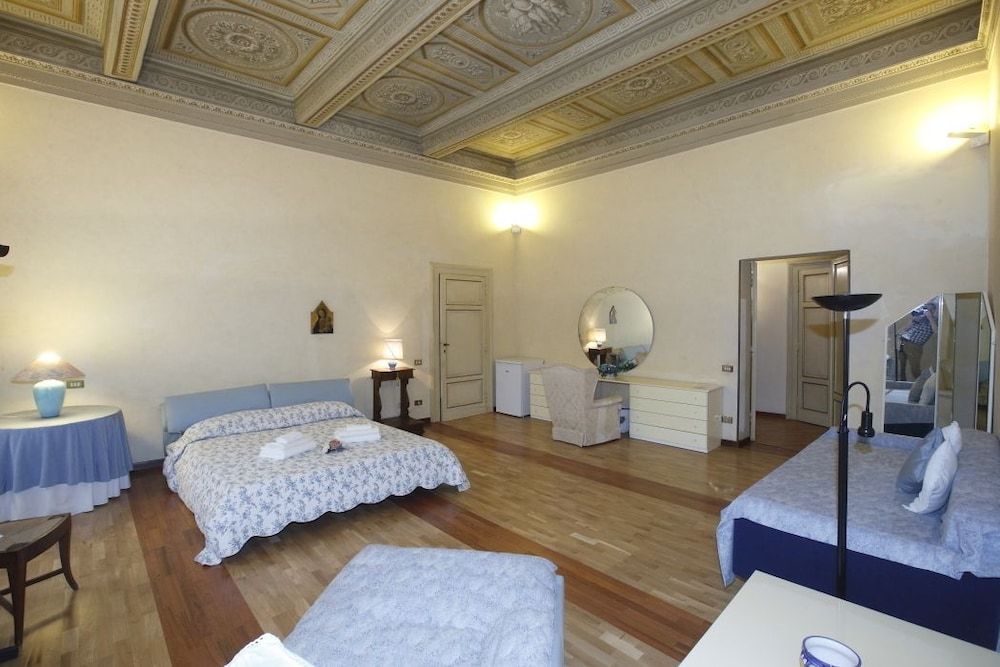 Residenza d'Epoca Montanini Royal Room, Jetted Tub 5