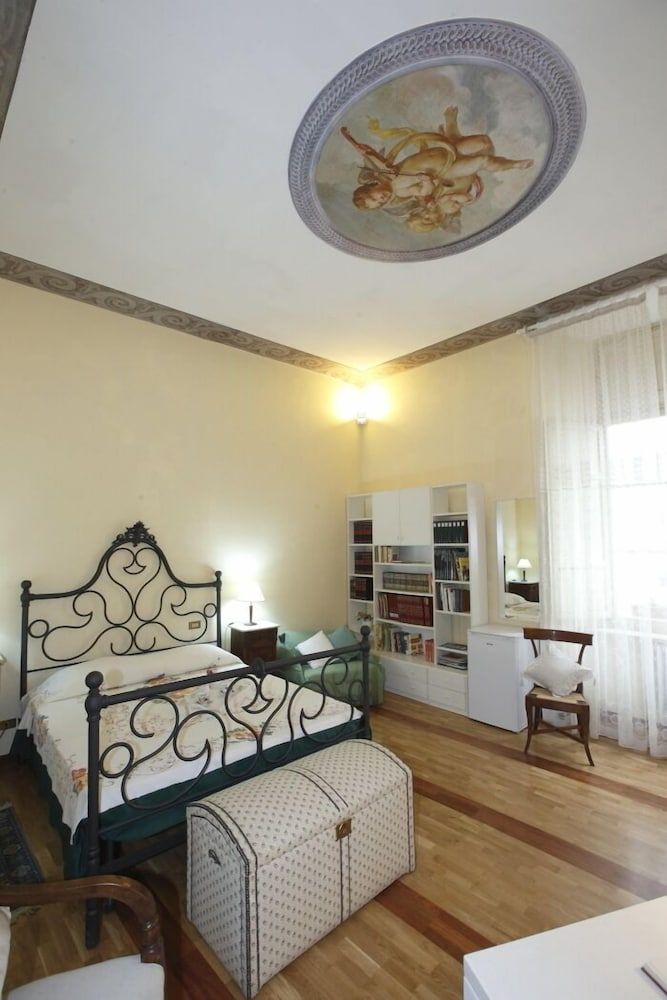 Residenza d'Epoca Montanini Deluxe Room, Courtyard View