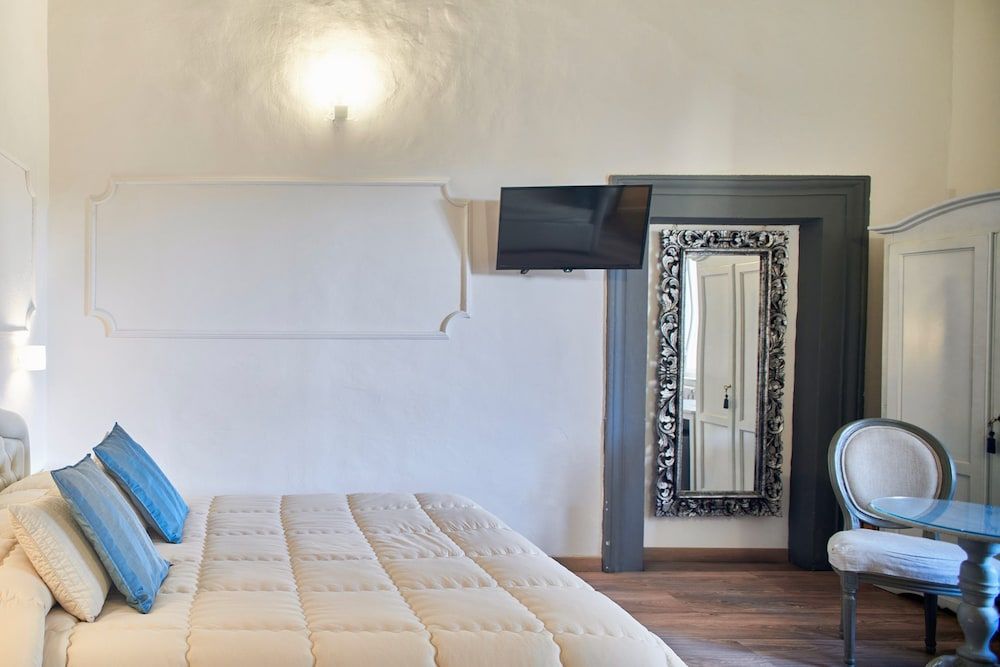 Superior Double Room, 1 Queen Bed, Private Bathroom, City View