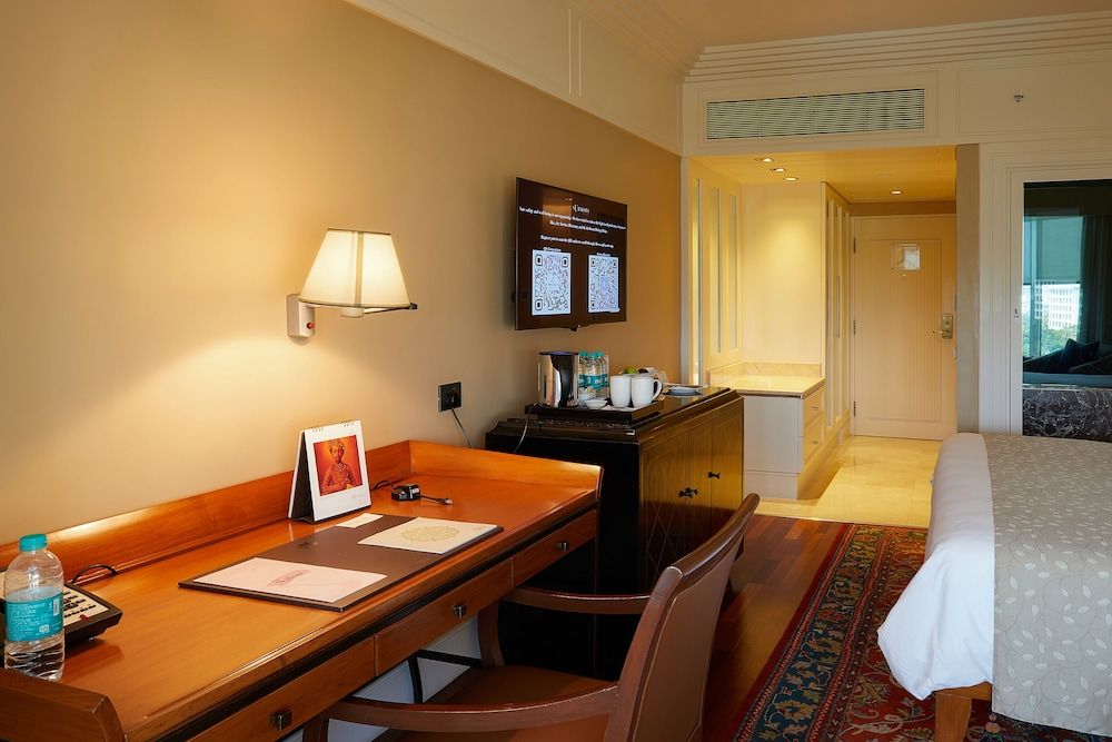 The Leela Mumbai Deluxe Room With 1+1 Happy Hours - 5pm to 7pm at 6 degrees on selected brands 6