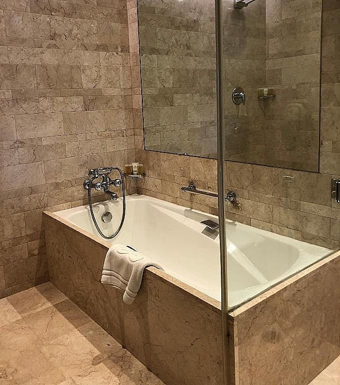 The Leela Mumbai Premier City View Room with Bathtub 16