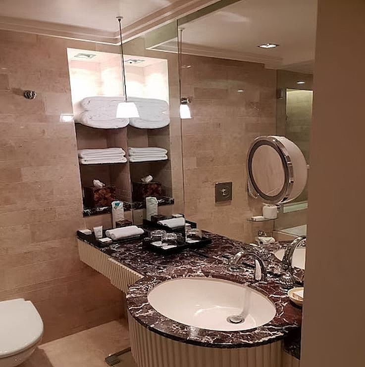 The Leela Mumbai Premier City View Room with Bathtub 14