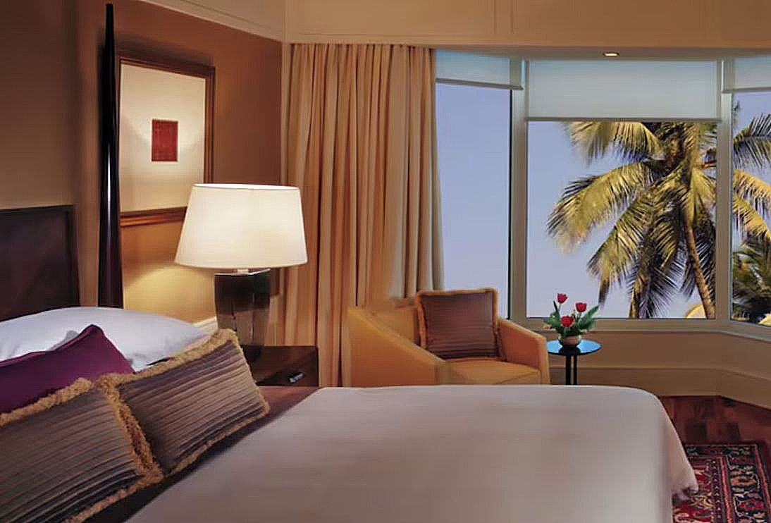 The Leela Mumbai Premier City View Room with Bathtub 6