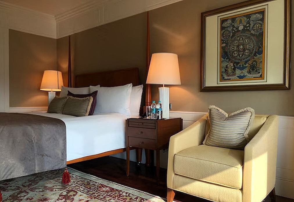 Royal Club Room with Bathtub, Airport Transfers, High Tea and Evening Cocktail Hours